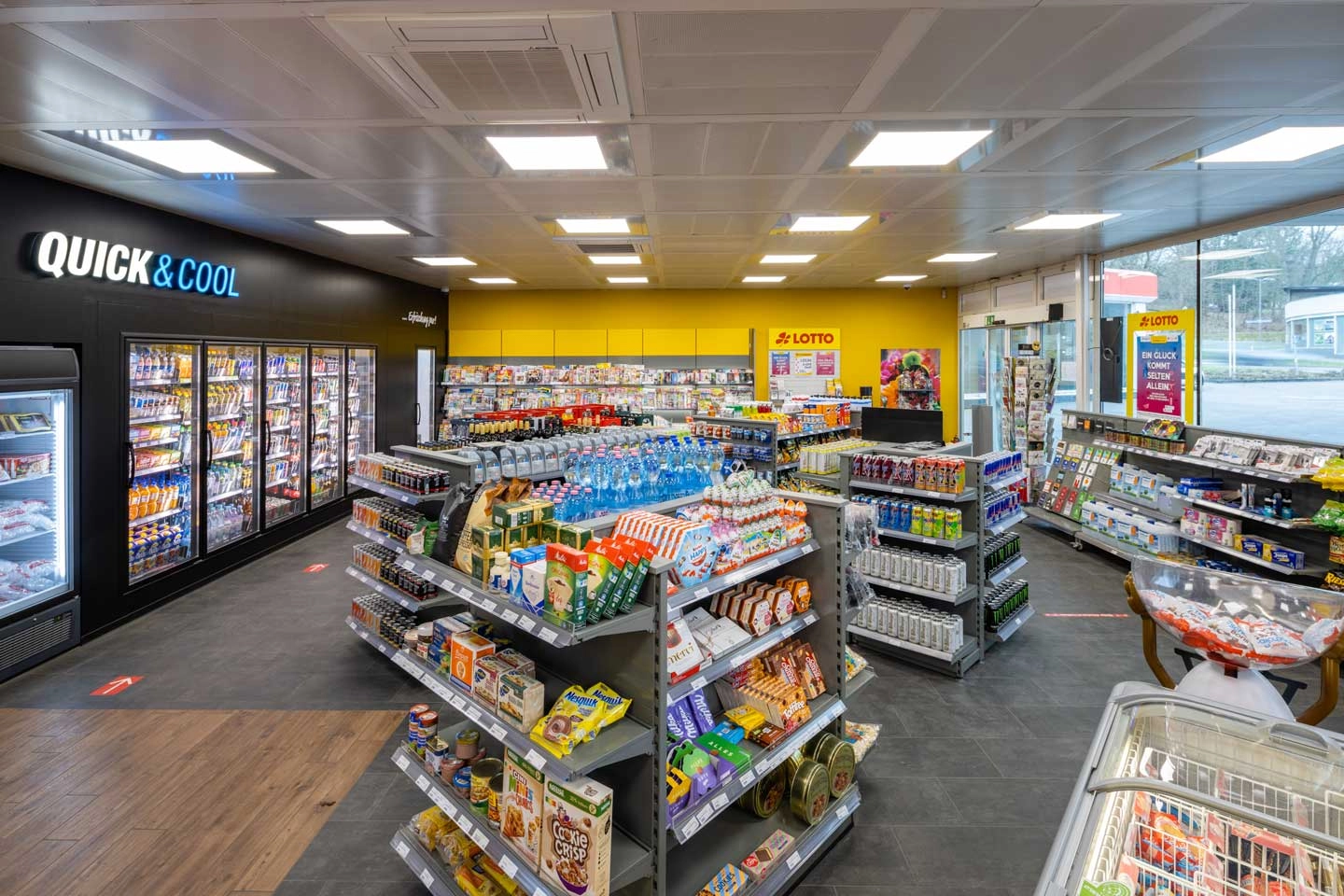 Engen Quickshop attendant